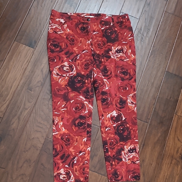 Chico's Red Pants covered in Roses size 3 (16) - Picture 1 of 8